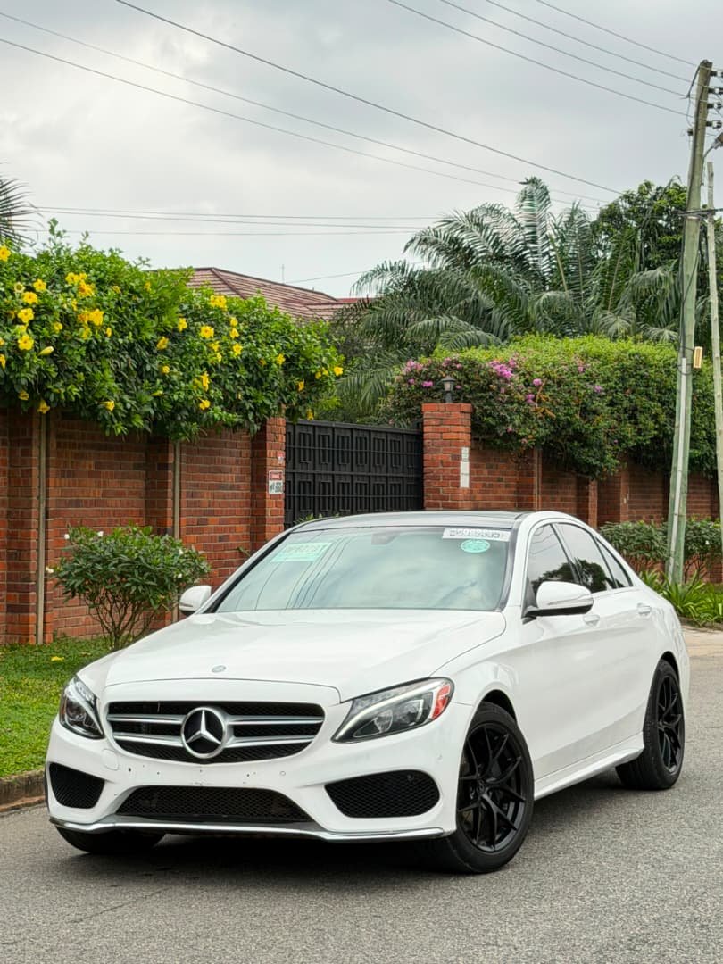 Mercedes-Benz C300 4MATIC — white