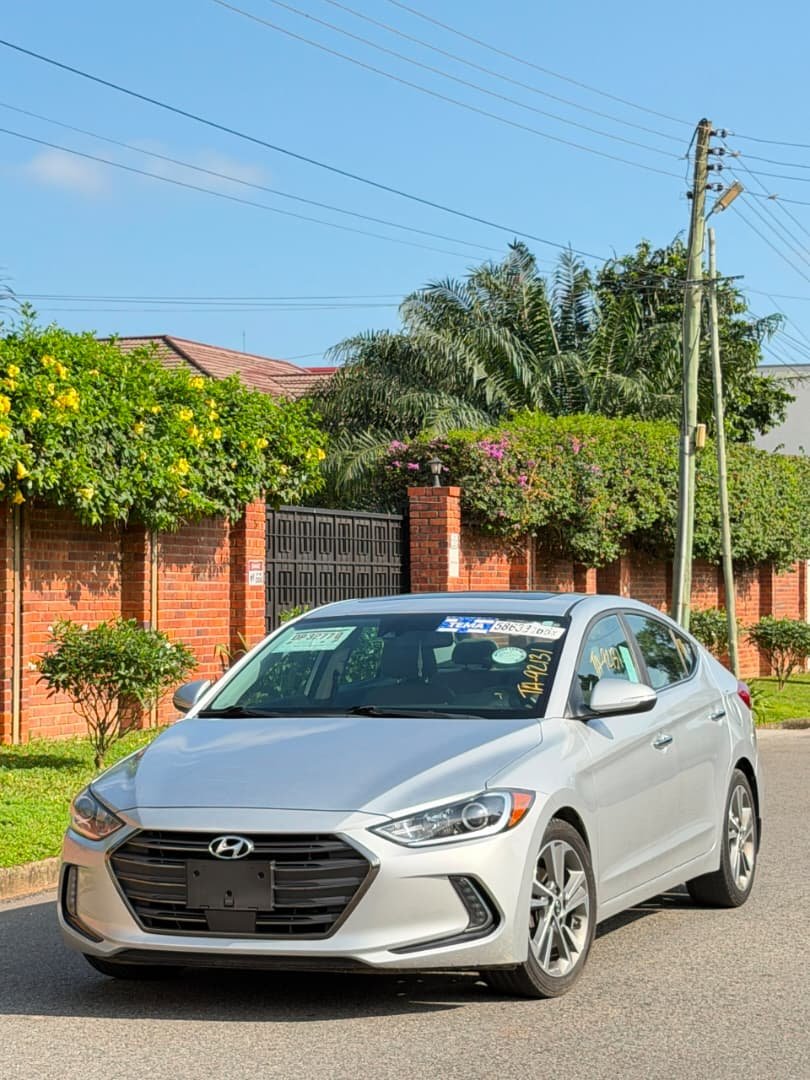 Hyundai Elantra Limited — silver